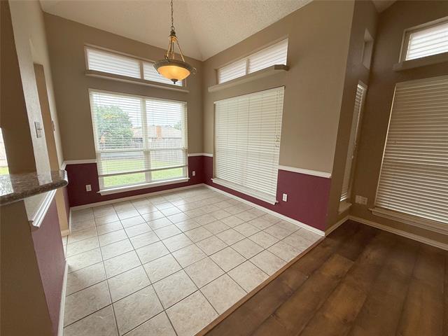 Foto del edificio - 8220 Lara Ln