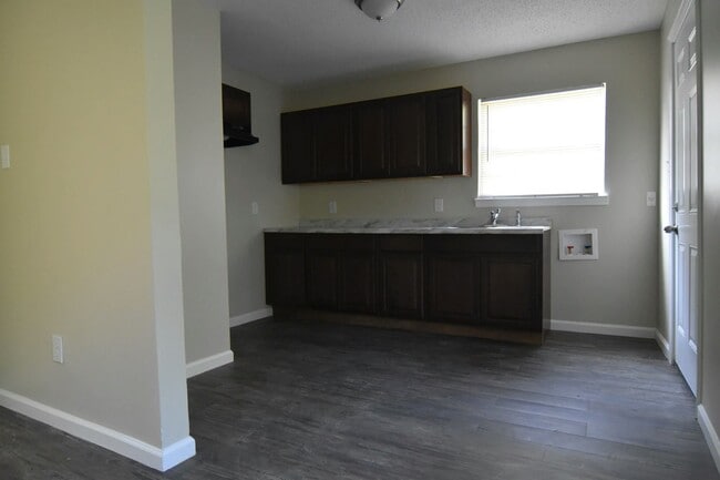 Building Photo - 4551 Sunny View Dr