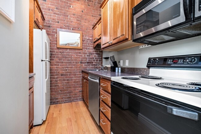 Building Photo - 127 Marlborough St