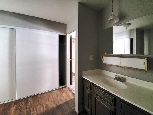 Foto del edificio - 4640 Koval Ln