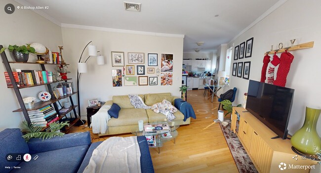 Foto del edificio - 4 Bishop Allen Dr