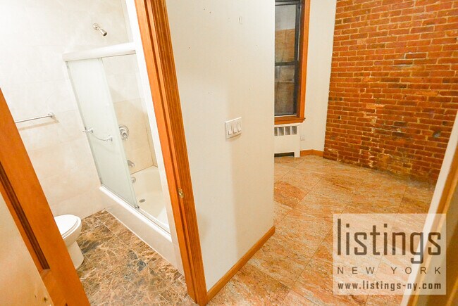 Building Photo - 172 E 89th St