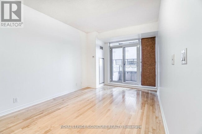 Photo du bâtiment - 736 Spadina Ave.