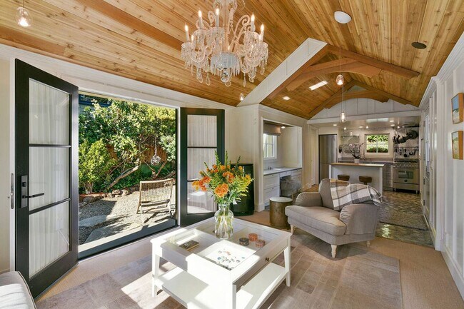 Foto del edificio - High end, fully furnished (or unfurnished) pair of cottages in Downtown Mill Valley! PROGRESSIVE