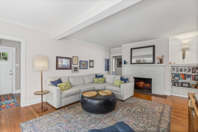 Building Photo - 405 Prairie Ave