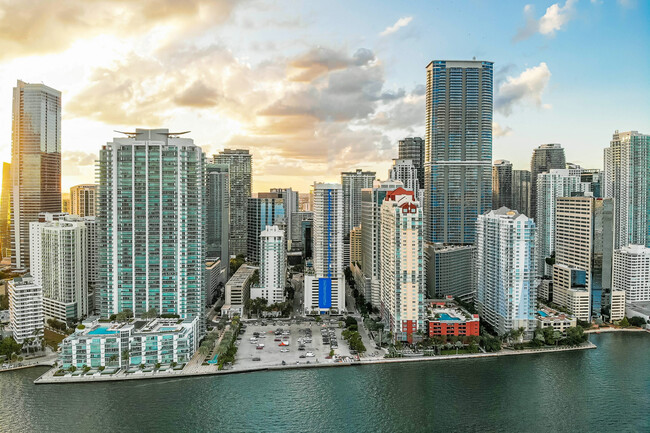 Foto del edificio - 1200 Brickell Bay Dr