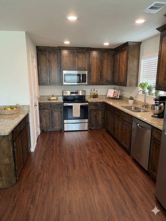 Building Photo - Quiet Neighborhoods/Paved Road/Cozy Home