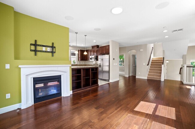 Foto del edificio - Bright & Spacious Rental Home in Prime Central Location