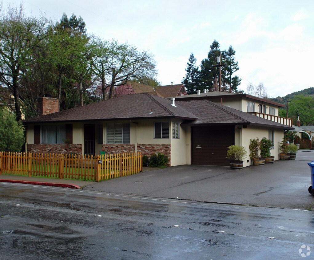 Building Photo - 251 Miller Ave