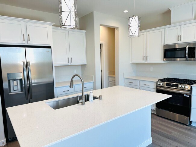 Foto del edificio - $2,295 Tesoro Viejo, Award Winning Communi...