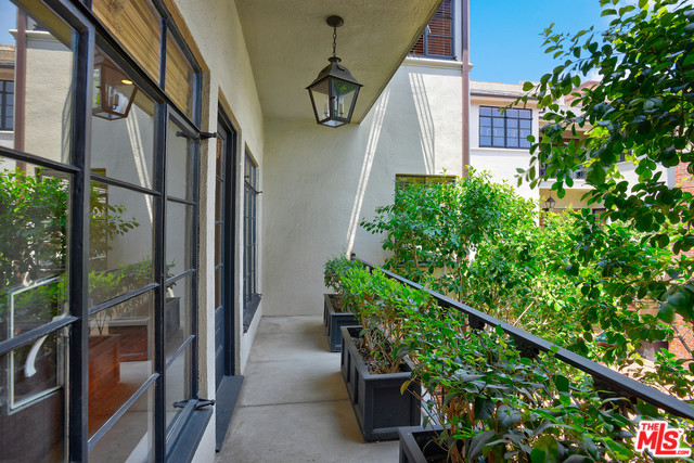 Building Photo - 183 S Rodeo Dr