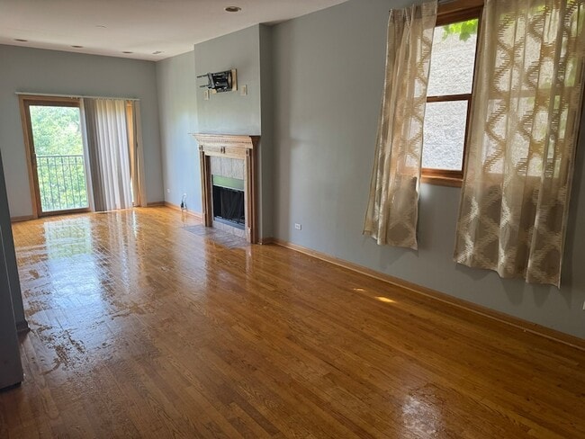 Building Photo - 5852 S Prairie Ave