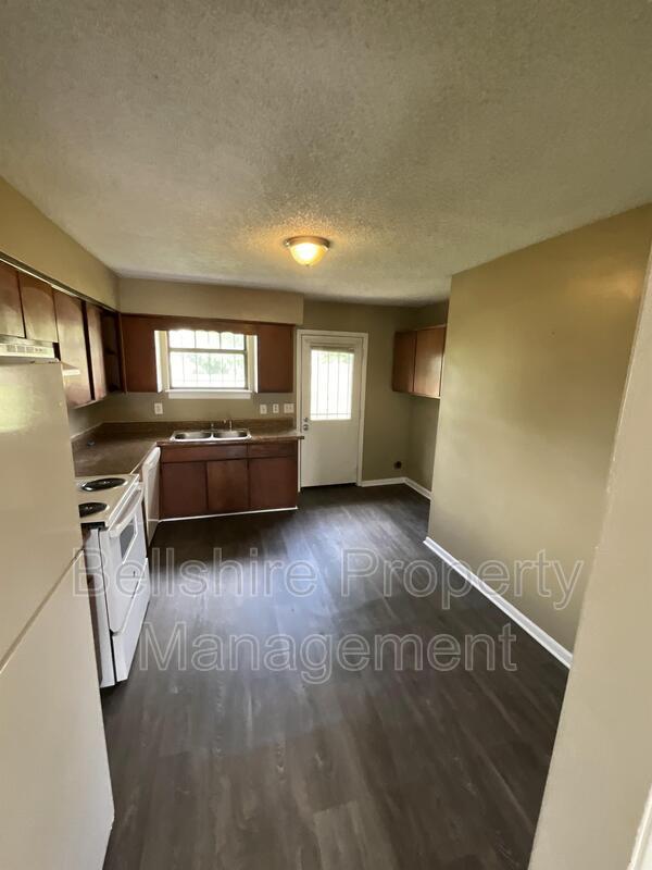 Building Photo - 3643 Village Trl