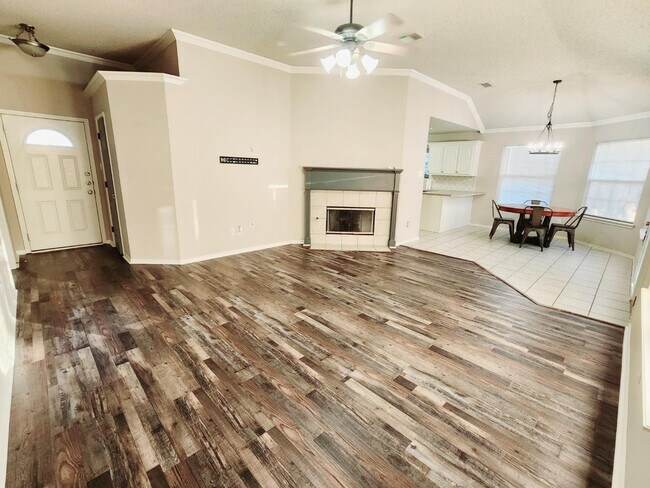 Building Photo - 9708 Waco Ave