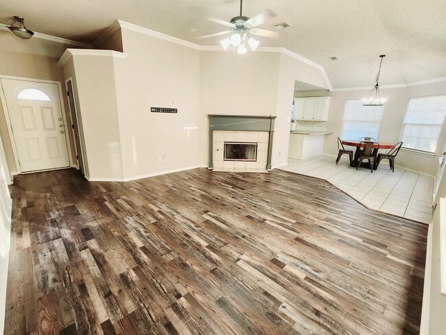Foto del edificio - 9708 Waco Ave