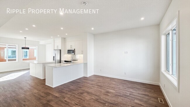 Photo du bâtiment - Fantastic 4 Beds, 2.5 Baths TownHouse | 2 ...