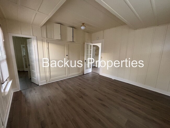 Building Photo - Wonderful unit in desireable location in Monterey