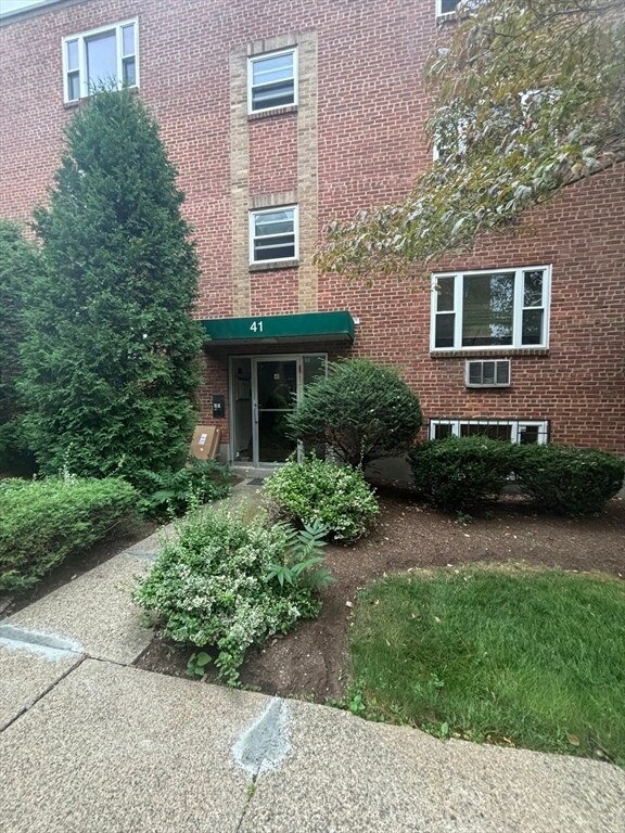 Foto del edificio - 41 Colborne Rd