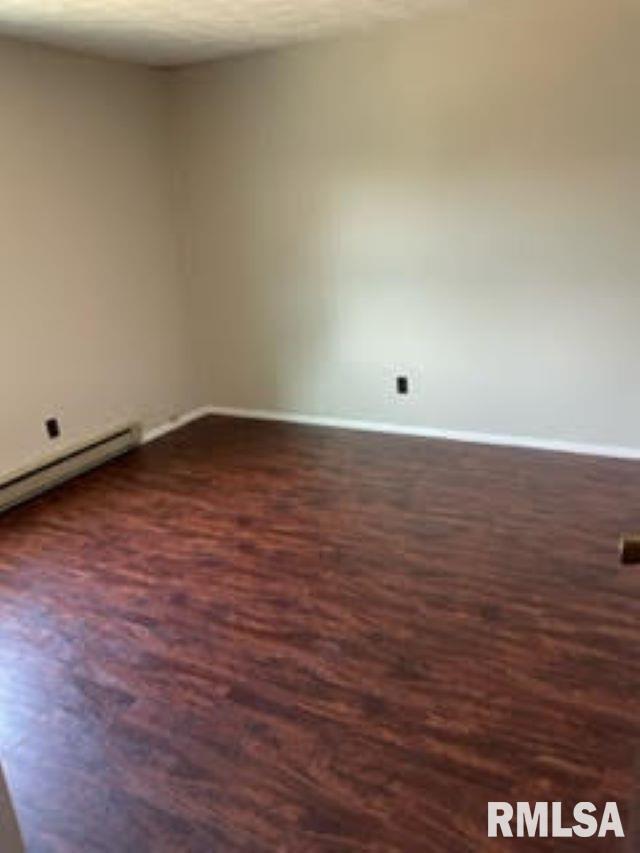 Building Photo - 2414 Lakeshore Dr