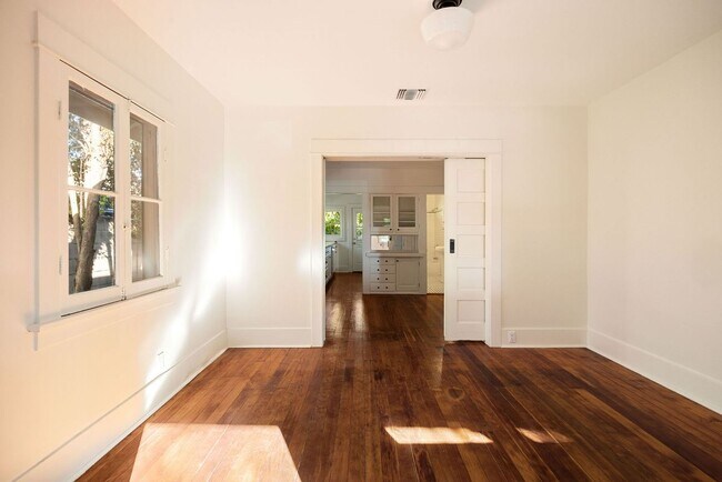 Foto del edificio - 1123 W Kensington Rd