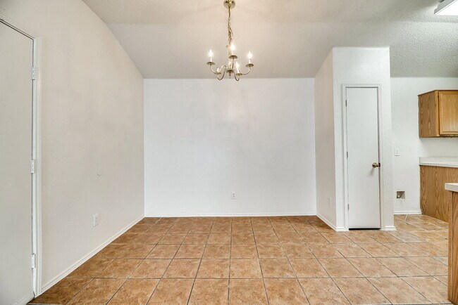 Foto del edificio - 10340 Blackjack Oaks Dr