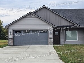 Building Photo - 3005 Aaron Ave