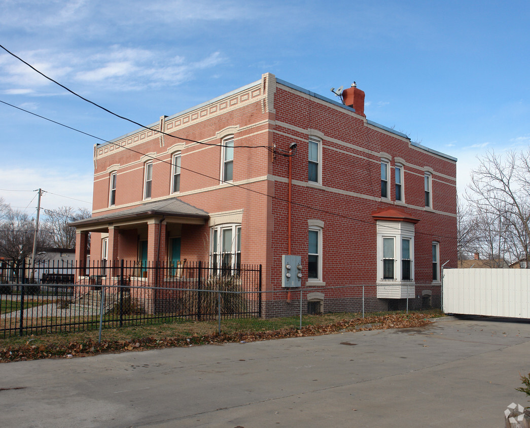 Foto del edificio - 2023 University Ave