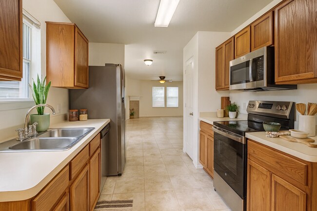 Building Photo - Northeast San Antonio 5-Bedroom off Judson...