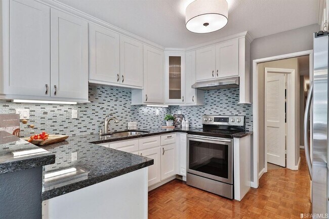 Photo - Remodeled 2bd/2ba in Stellar Location with... Apartment