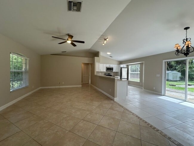 Building Photo - ANNUAL RENTAL - 3 Bedroom plus Den, 2 Bath...