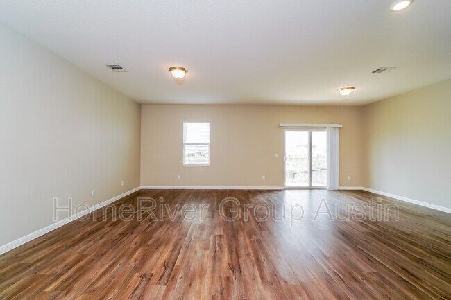 Foto del edificio - 13700 John Calhoun Dr