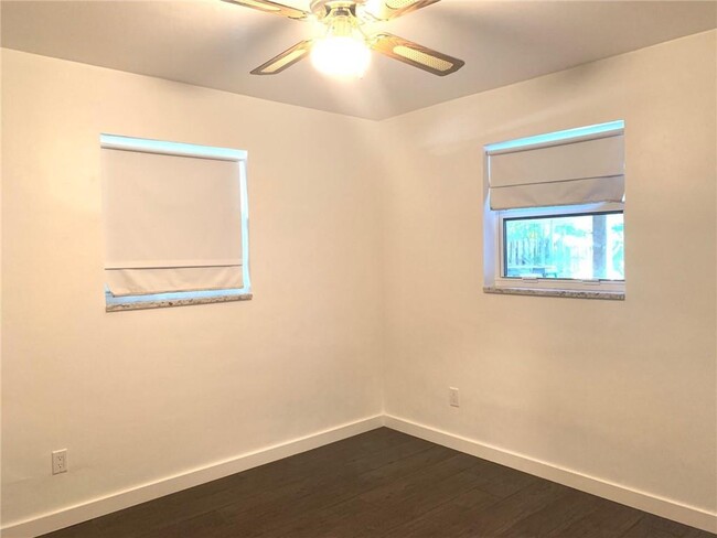Building Photo - 6220 SW 39th Ct