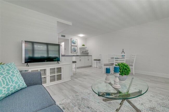 Living/Dining/Wine Bar - 650 Pinellas Point Dr S