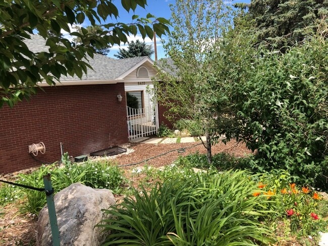 Building Photo - 8410 Kings Hill Dr