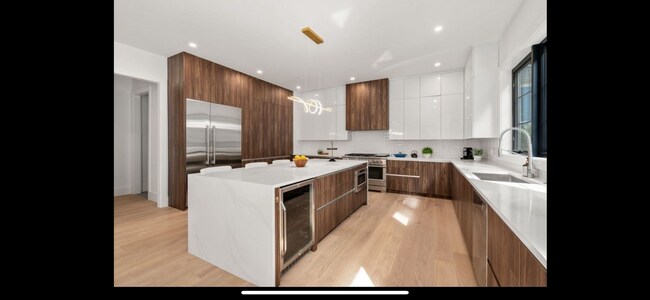 Foto del edificio - 28 Newtonville Ave