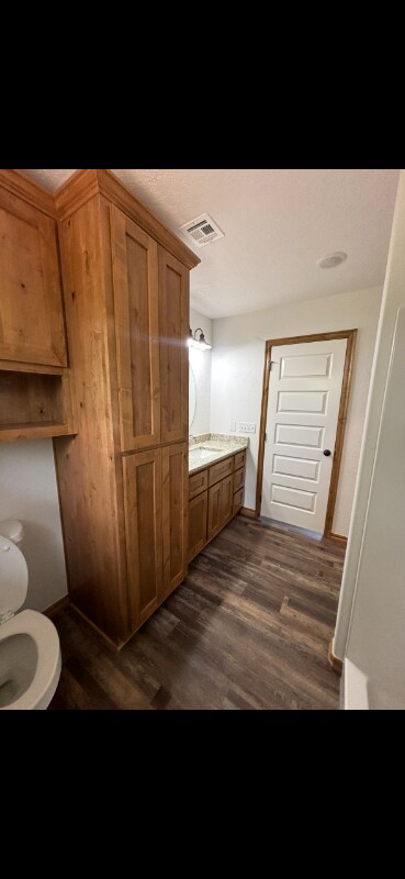 Building Photo - 407 W Adler Ave