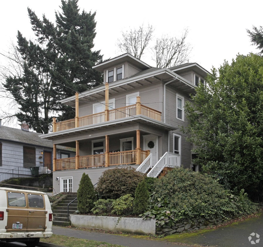 Building Photo - 2314 SE Pine St