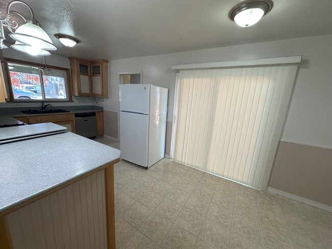 Building Photo - Three Bedroom, Two Bathroom Home in Susanv...