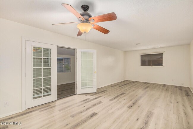 Foto del edificio - 1136 W 12th St