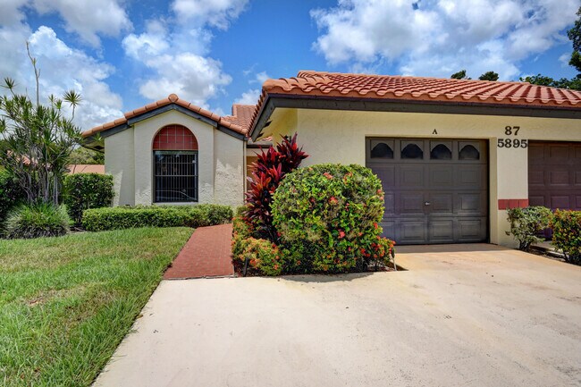 Foto del edificio - 5895 Autumn Lake Ln