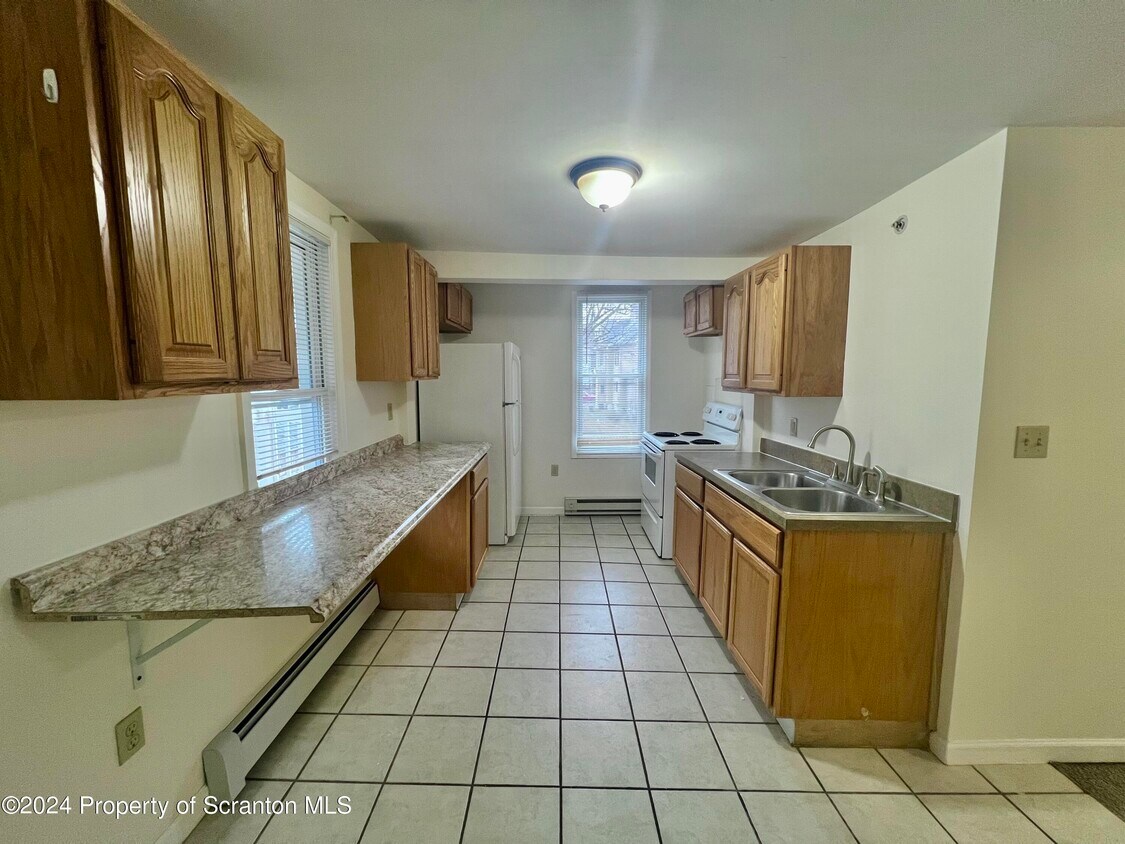 Primary Photo - 523 E Gibson St