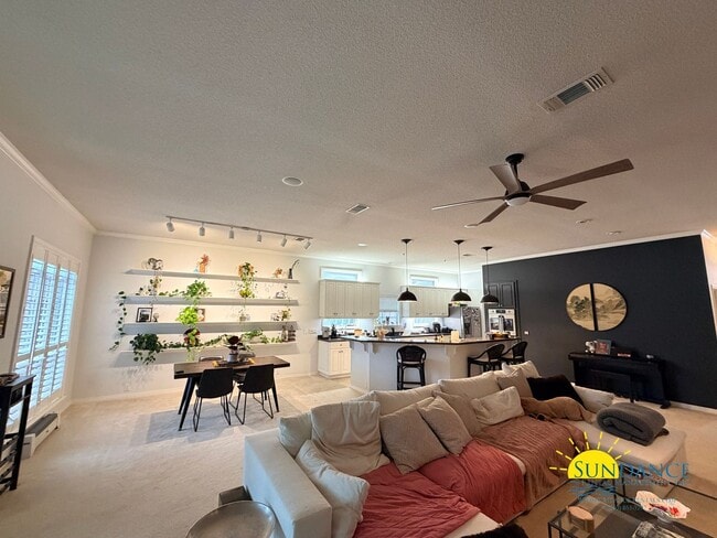 Foto del edificio - Stunning 3 Bedroom 3 Bathroom Home in Tiger Pointe located on the Golf Course!