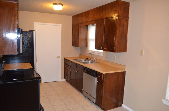 Foto del edificio - Great 3 bedroom in Killeen with washer and dryer connections and brand new carpet.