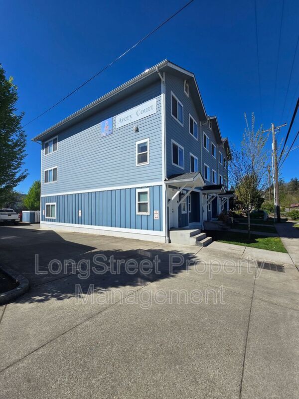 Foto del edificio - 132 SW Avery Ave