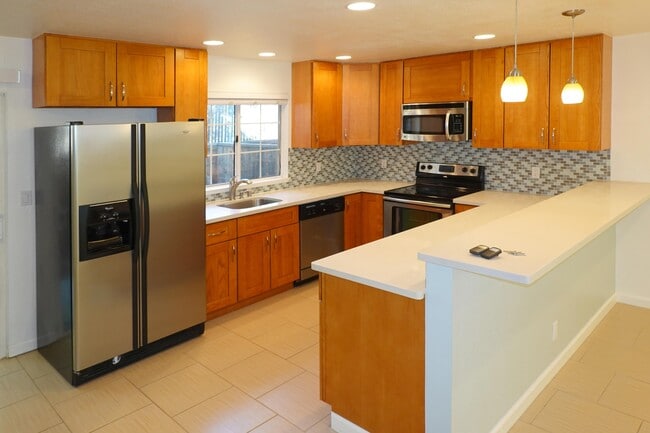 Kitchen - 1013 Woodside Rd