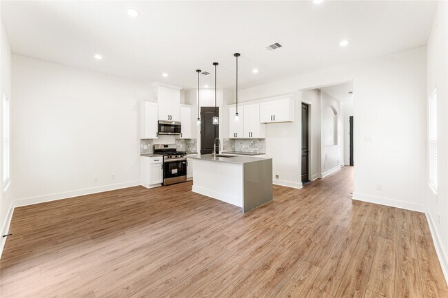 Building Photo - 3620 Mt Pleasant St