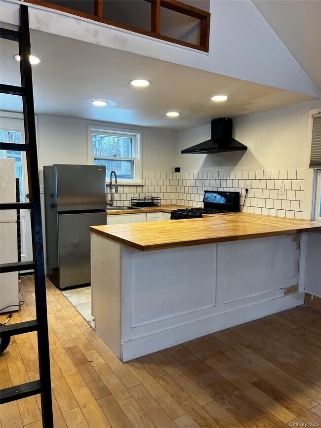 Foto del edificio - 45 Shady Ln