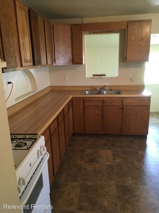 Building Photo - 3 br, 1 bath House - 218 West 37th Street
