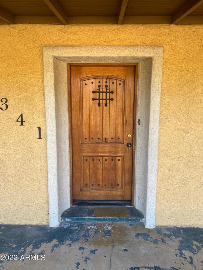 Foto del edificio - 4341 E Vernon Ave