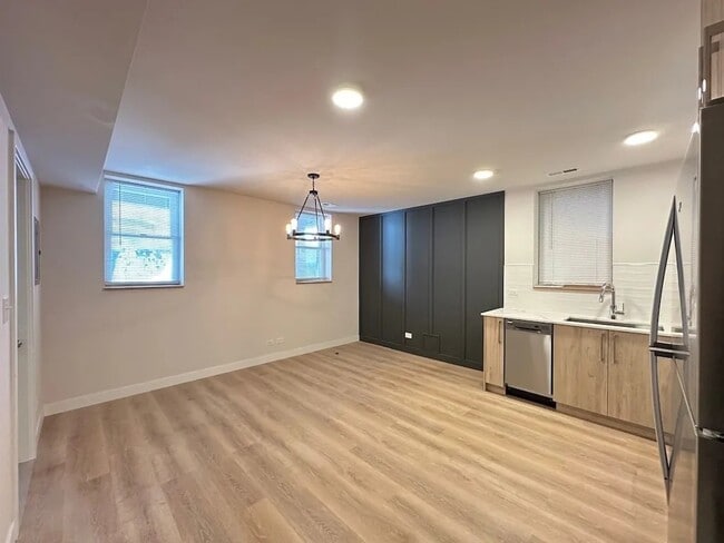 Foto del edificio - 2439 W Walton St